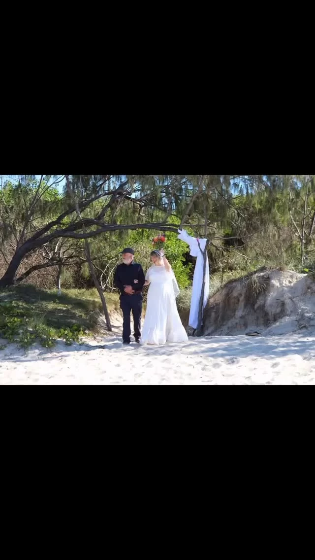 Congratulations to Ben and Kara on their stunning wedding at Rainbow Beach. Such an uplifting, joyful day which I loved being a part of.
#rainbowbeachwedding #almostsixmonthsmarried #cooloolacoastwinterwedding #rainbowbeachwinterwedding #rainbowbeachcelebrant #tincanbaycelebrant #cooloolacovecelebrant #gympiecelebrant #maryboroughcelebrant